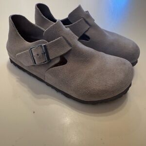 Birkenstock Suede Buckle Shoes - Tan